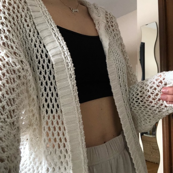 Cardigan 🤍 SOLD - Picture 2 of 5